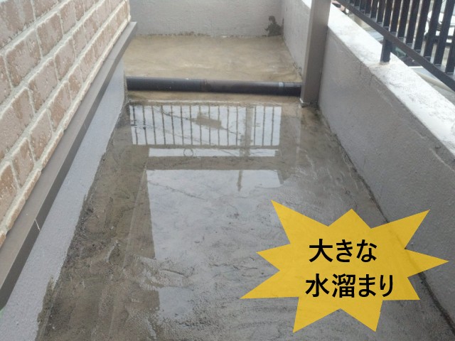 堺市西区にてベランダから深刻な雨漏りが発生し、現地調査を行ったM様の声